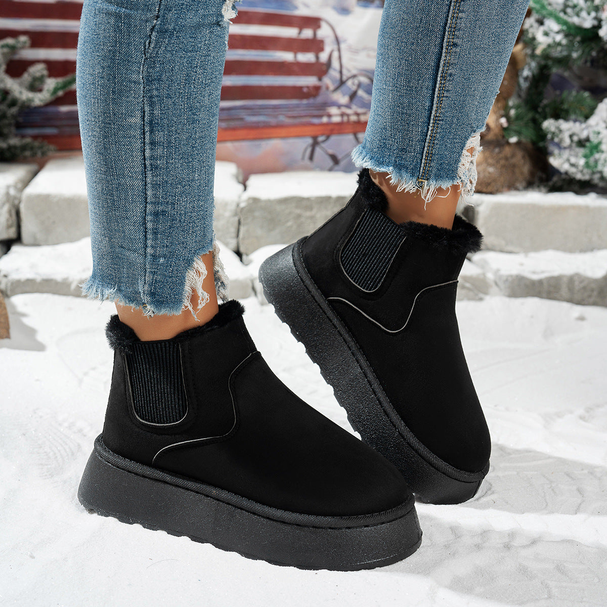 Plush-lined platform ankle boots – black pair in snow