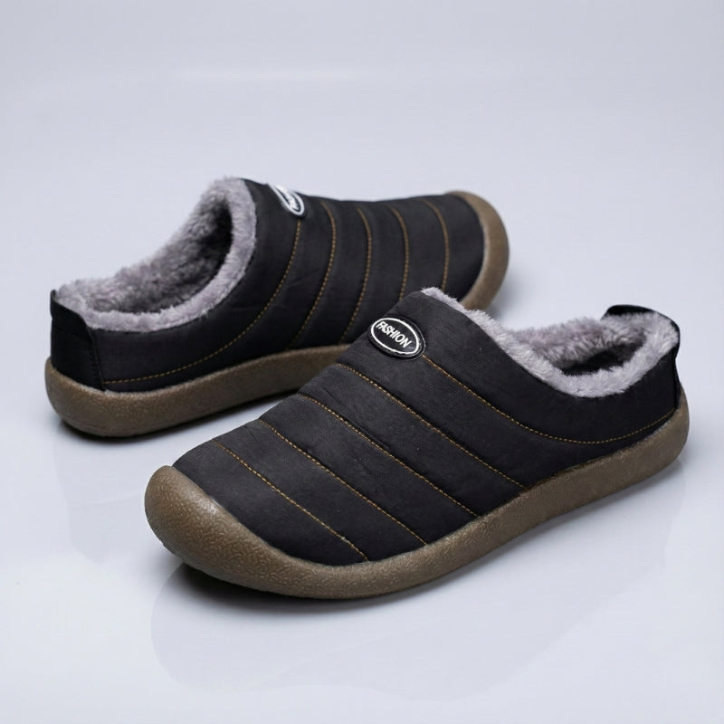 Fleece-lined winter clogs – black pair with plush lining
