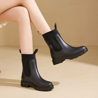 Women's waterproof Chelsea boots in Black product view