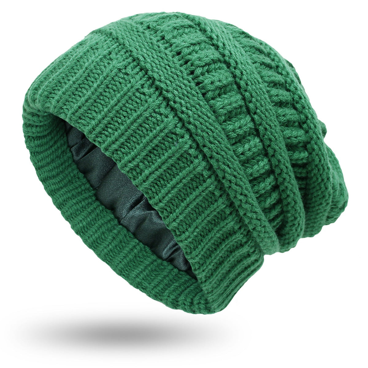 Cable-knit winter beanie – green beanie side view