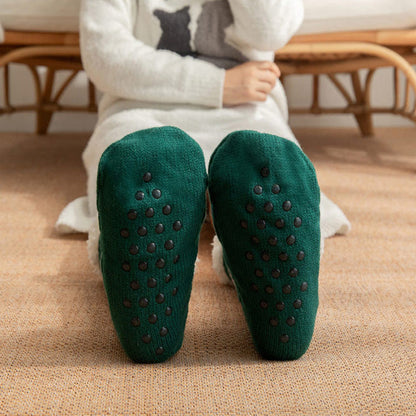 Christmas fleece-lined slipper socks – green pair showing sole grippers