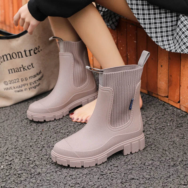 Women's waterproof Chelsea boots product view